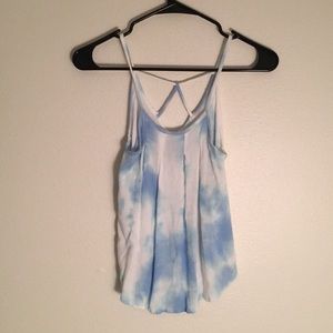 Woman’s flowy tank